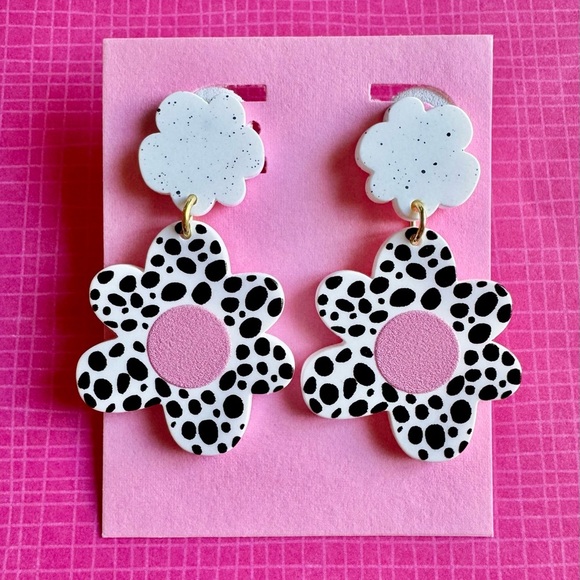 New Black White Pink Dot Daisy Flower Retro 80s Style Matte Finish Earrings - 2” - Picture 3 of 5